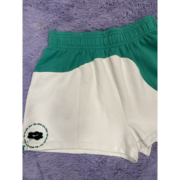 Nike Color Clash Women's Fleece Shorts Green/White Large‎ "Be As You Are" Large - Picture 2 of 11